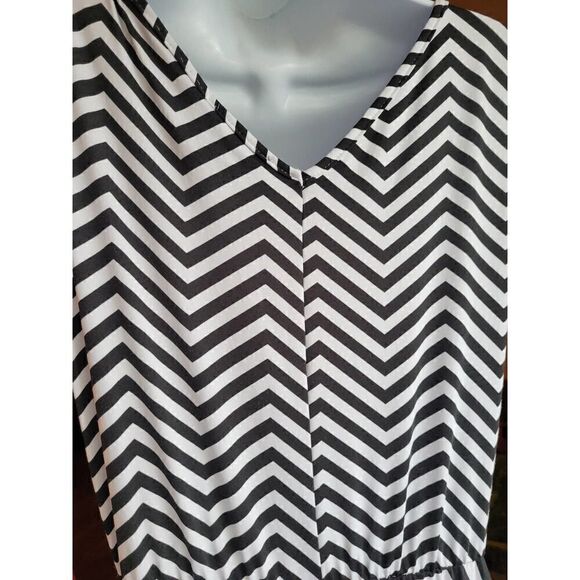 Women's size m/L stretchy Chevron high low dress sleeveless v-neck black white - Picture 7 of 13